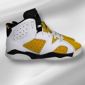 Kids Jordan 6 Retro size 3Y